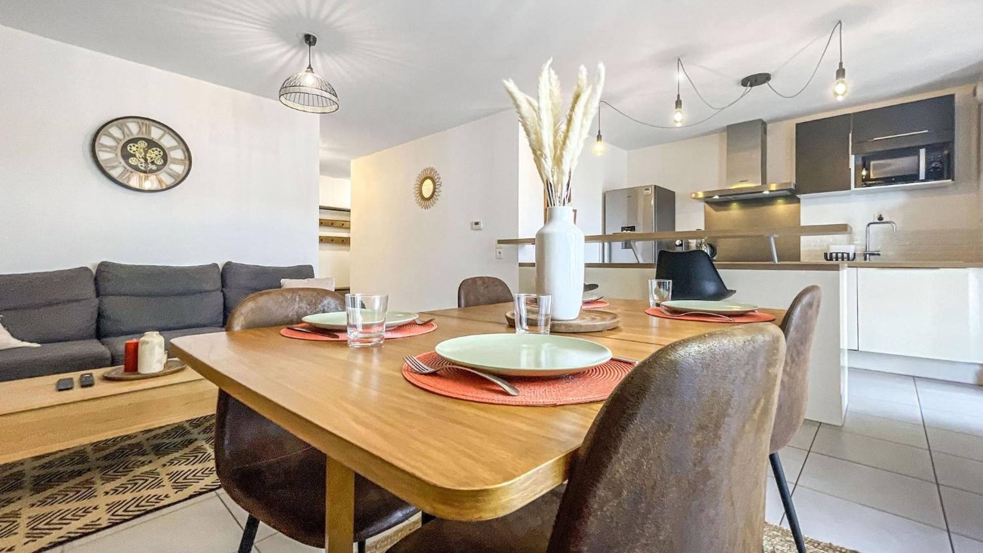 Apartment Homey Chloe - New - Parking Gratuit - Balcon Prive - Proche Geneve *