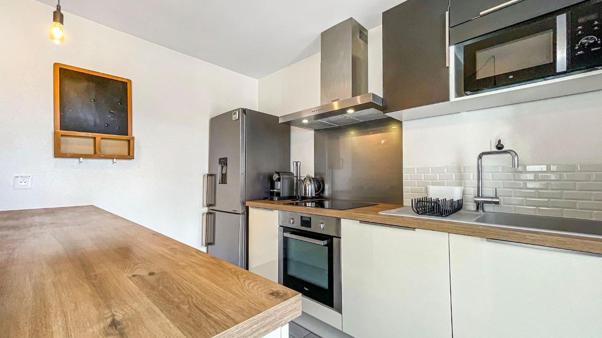 Homey Chloe - New - Parking Gratuit - Balcon Prive - Proche Geneve * Annemasse